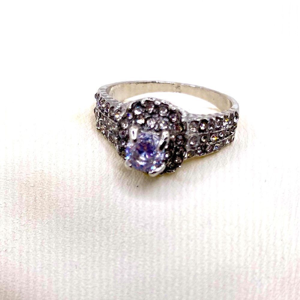 Beautiful sparkling layered silver toned rhinestone size 9 ring band - Picture 2 of 6